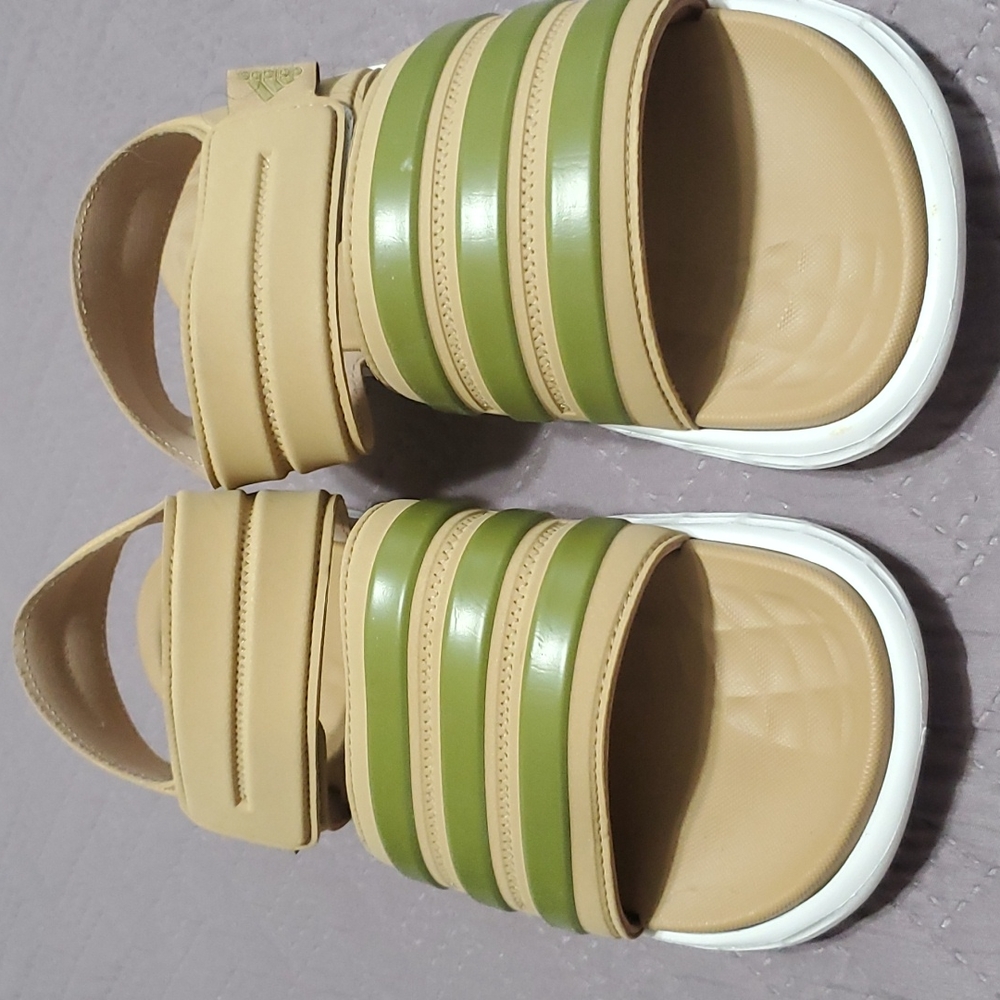 SANDAL